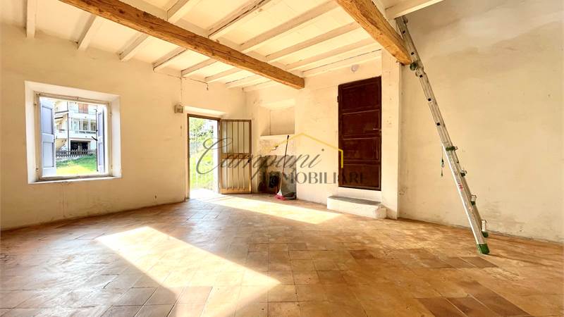 PORZIONE DI CASA SEMI - INDIPENDENTE A RONDINARA