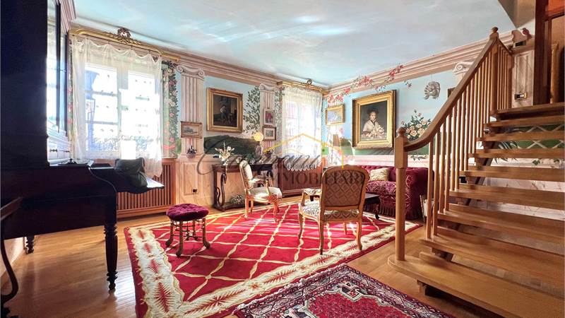 PRESTIGIOSO APPARTAMENTO NEL CENTRO STORICO DI SCANDIANO