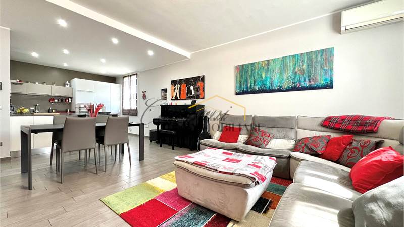 VILLA AD ANGOLO DI RECENTE COSTRUZIONE